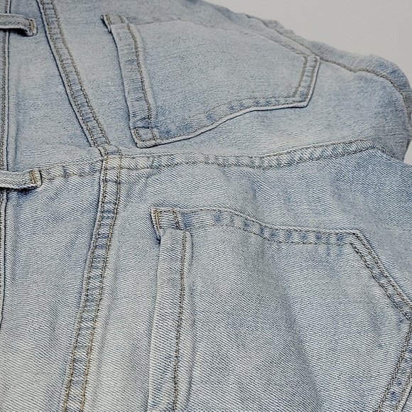 Forever 21 Womens Light Wash/Bleached Shorts With Metallic Embroidery Detail 24 - Picture 9 of 12